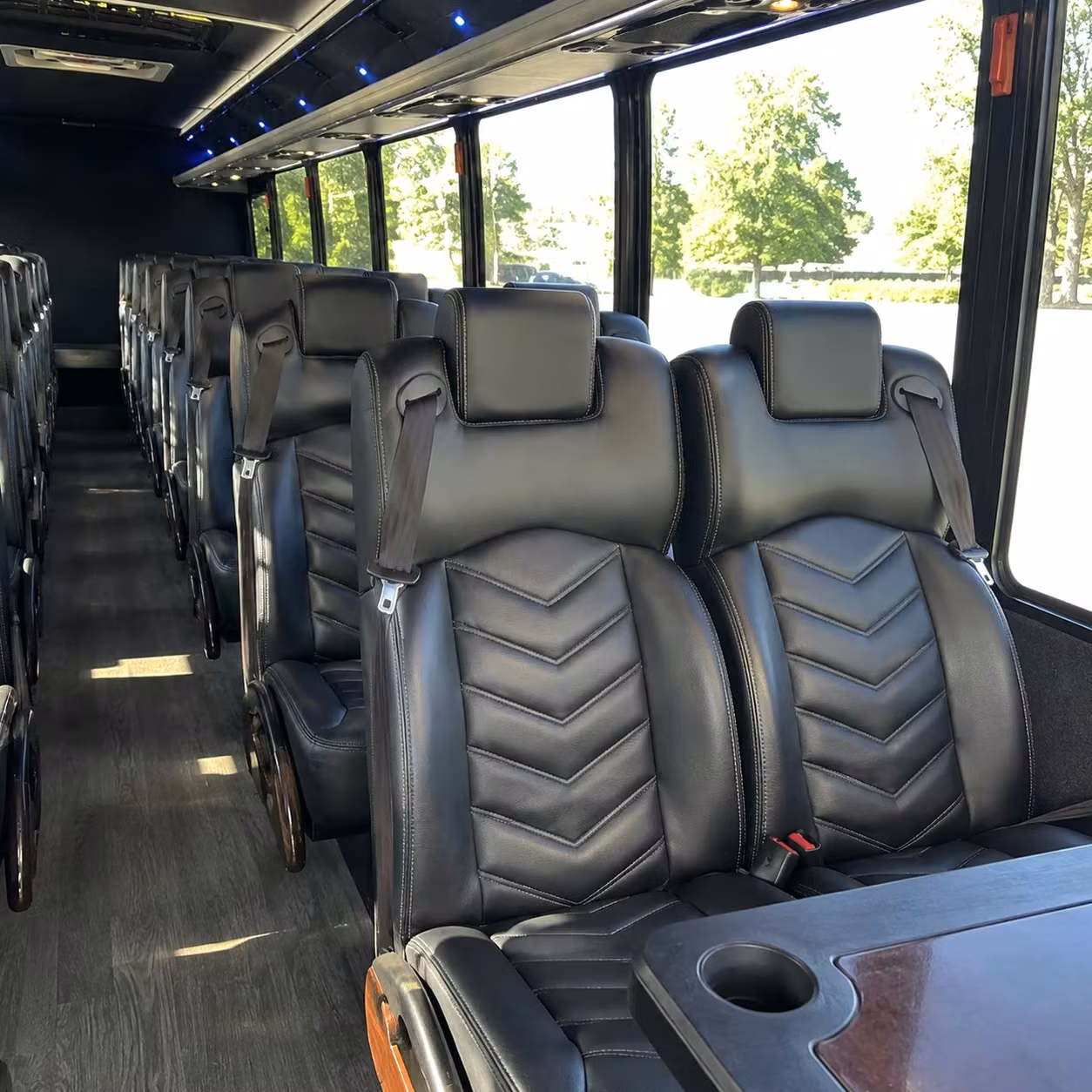lakewood 25 passenger minibus rental